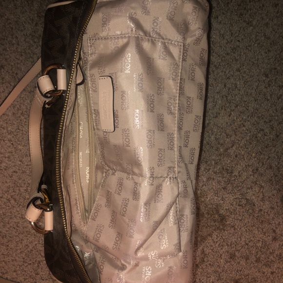 Michael Kors Grayson satchel in signature Brown - Picture 6 of 7